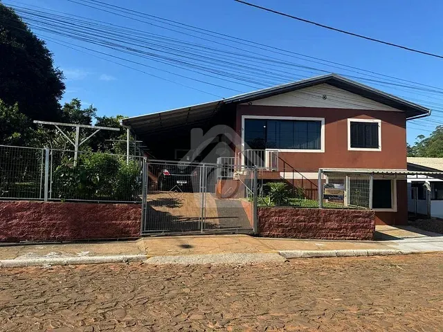 Casa com 100m² 6 quartos e 3 banheiros, à venda, no bairro Canabarro em Teutônia