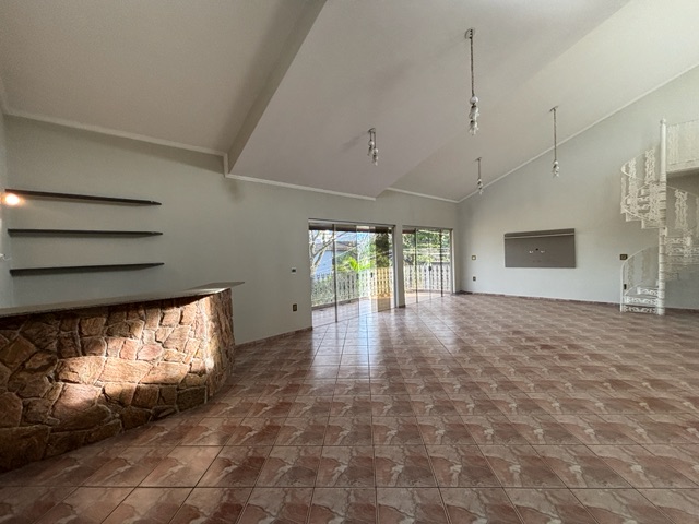 Casa com 800m² 4 quartos e 4 banheiros, à venda ou para alugar, no bairro Jardim Novo Mundo em Jundiaí