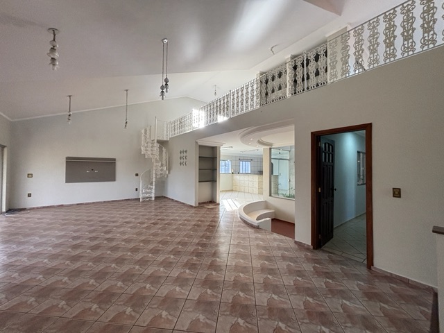 Casa com 800m² 4 quartos e 4 banheiros, à venda ou para alugar, no bairro Jardim Novo Mundo em Jundiaí