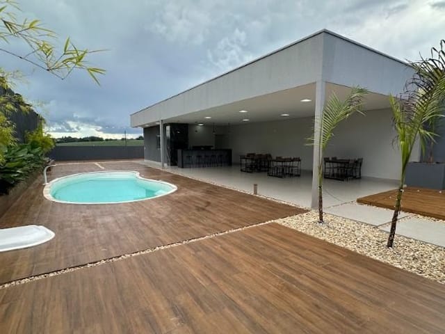 Casa com 320m², à venda, no bairro Jardim das Torres em Cambé