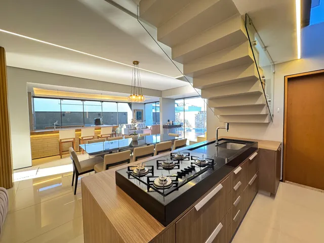 Casa com 10m² 4 quartos e 5 banheiros, à venda, no bairro Esperança em Londrina