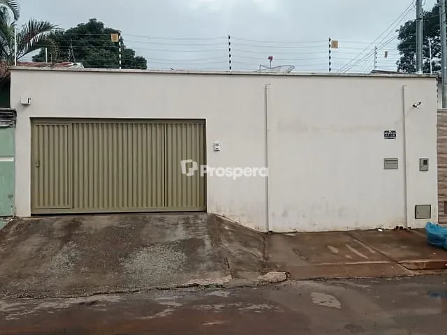 Casa com 300m² 3 quartos e 2 banheiros, à venda, no bairro Parque das Primaveras em Anápolis
