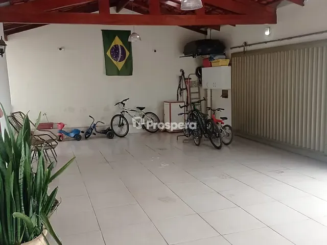 Casa com 300m² 3 quartos e 2 banheiros, à venda, no bairro Parque das Primaveras em Anápolis