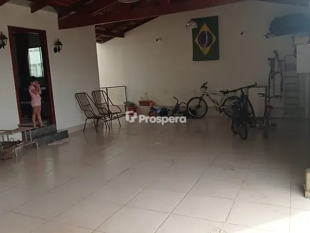 Casa com 300m² 3 quartos e 2 banheiros, à venda, no bairro Parque das Primaveras em Anápolis