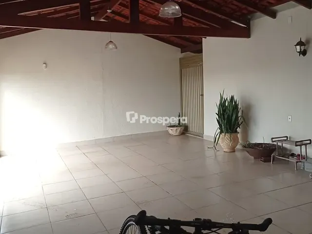 Casa com 300m² 3 quartos e 2 banheiros, à venda, no bairro Parque das Primaveras em Anápolis