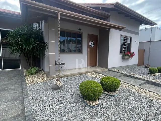 Casa com 360m² 2 quartos e 2 banheiros, para alugar, no bairro Centro em Tijucas