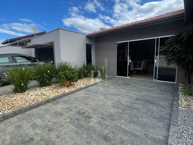 Casa com 360m² 2 quartos e 2 banheiros, para alugar, no bairro Centro em Tijucas