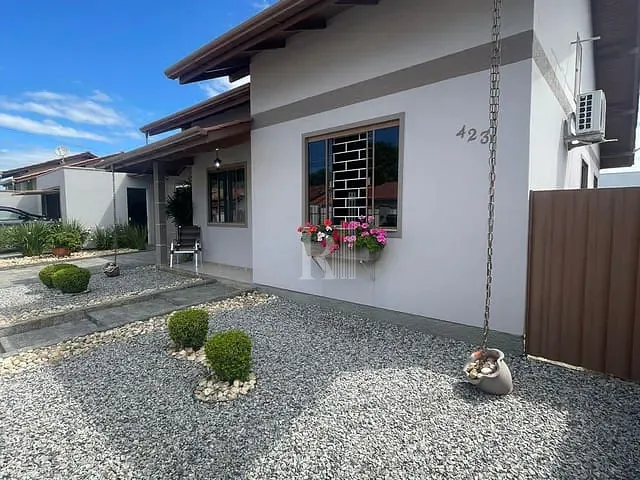 Casa com 360m² 2 quartos e 2 banheiros, para alugar, no bairro Centro em Tijucas