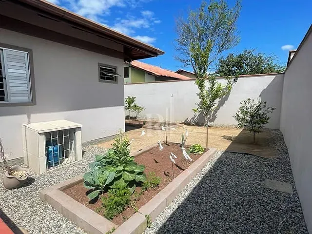 Casa com 360m² 2 quartos e 2 banheiros, para alugar, no bairro Centro em Tijucas