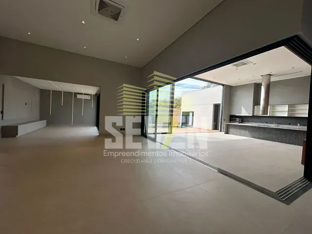 Casa com 800m² 4 quartos e 6 banheiros, à venda, no bairro Jardim Shangri-Lá em Bauru