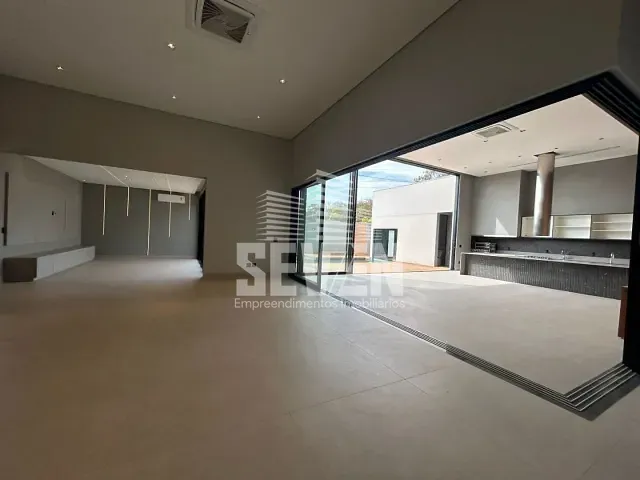 Casa com 800m² 4 quartos e 6 banheiros, à venda, no bairro Jardim Shangri-Lá em Bauru