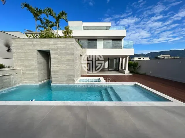 Casa com 622m² 5 quartos e 8 banheiros, à venda, no bairro Barra da Tijuca em Rio de Janeiro