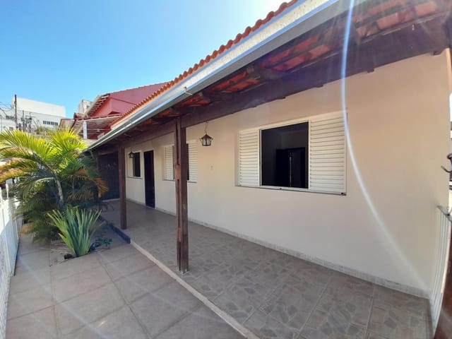 Foto do Casa - Casa com 3 dormitórios para locação , 160 m² por R$ 2.200,00 - Vila Nilton Teixeira - Lavras/MG | Seu Lugar - Imobiliária Descomplicada