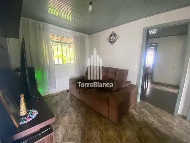 Casa com 735m² 4 quartos e 1 banheiro, à venda, no bairro Uvaranas em Ponta Grossa
