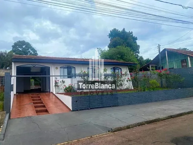 Casa com 735m² 4 quartos e 1 banheiro, à venda, no bairro Uvaranas em Ponta Grossa