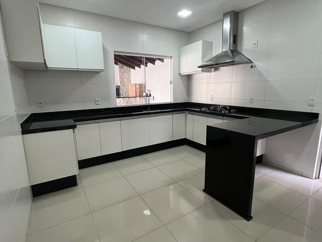 Foto do Casa - Flores do Cerrado: Casa para Locação, 416m², 4 suítes, semimobiliada -  Ribeirão do Lipa, Cuiabá, MT | Verticali Imóveis