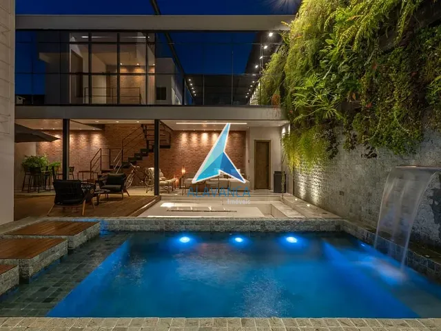 Casa com 300m² 3 quartos e 4 banheiros, à venda ou para alugar, no bairro Morada do Vale III em Governador Valadares
