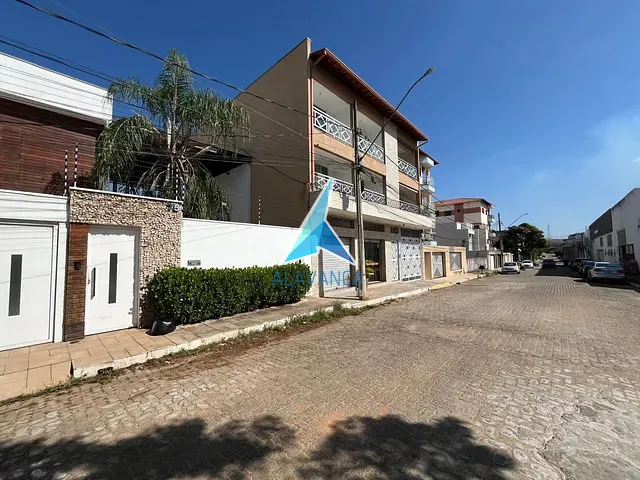 Casa com 300m² 3 quartos e 4 banheiros, à venda ou para alugar, no bairro Morada do Vale III em Governador Valadares