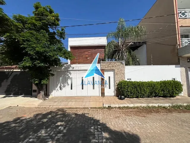 Casa com 300m² 3 quartos e 4 banheiros, à venda ou para alugar, no bairro Morada do Vale III em Governador Valadares