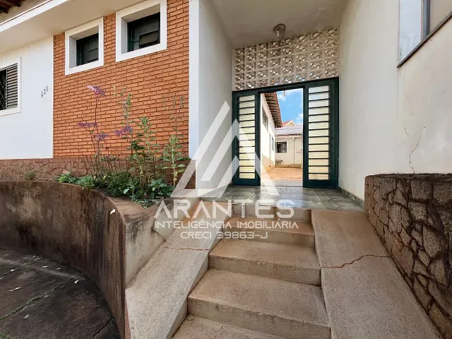 Casa 4 quartos e 3 banheiros, à venda, no bairro Centro em Barretos