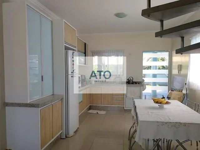 Casa com 420m² 4 quartos e 3 banheiros, à venda, no bairro Areias em Tijucas