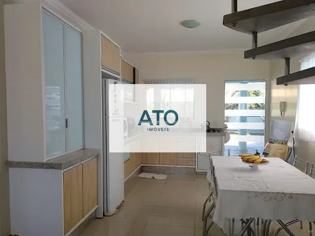 Casa com 420m² 4 quartos e 3 banheiros, à venda, no bairro Areias em Tijucas