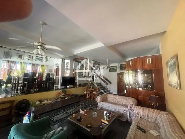 Casa 5 quartos e 1 banheiro, à venda, no bairro Jardim Acapulco em Guarujá