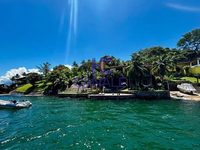 Casa 5 quartos e 4 banheiros, à venda, no bairro Centro em Angra dos Reis