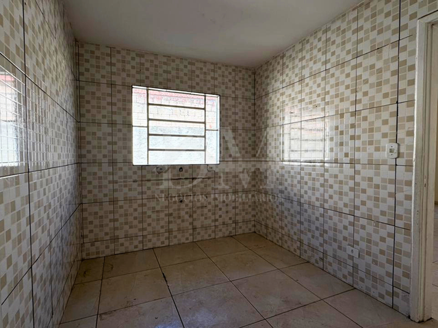 Casa 3 quartos e 2 banheiros, para alugar, no bairro Jardim Capivari em Jaguariaíva
