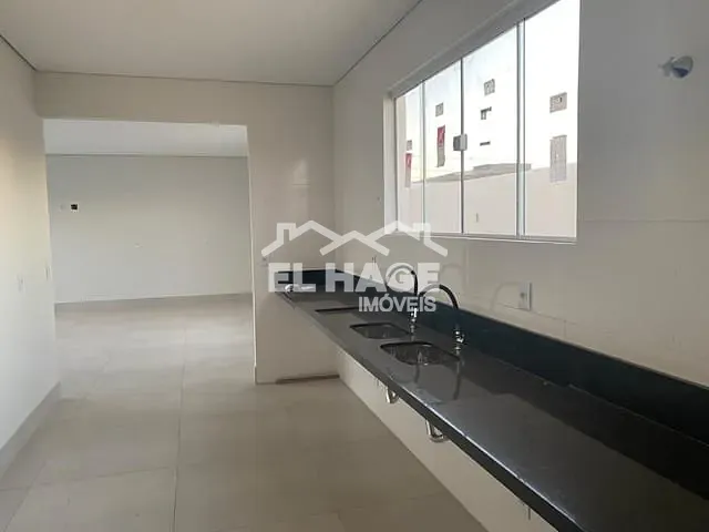 Casa com 475m² 3 quartos e 4 banheiros, à venda, no bairro Jardim Itália em Cuiabá