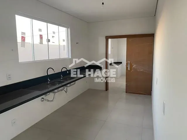 Casa com 475m² 3 quartos e 4 banheiros, à venda, no bairro Jardim Itália em Cuiabá