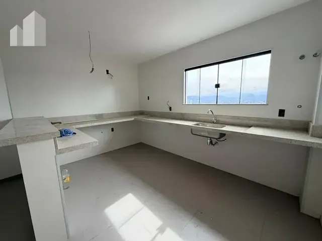 Casa com 300m² 3 quartos e 2 banheiros, à venda, no bairro da Luz em Nova Iguaçu