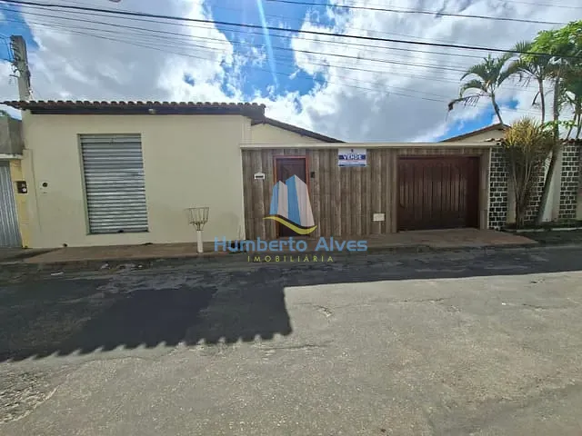 Casa com 250m² 3 quartos e 2 banheiros, à venda, no bairro Candeias em Vitória da Conquista