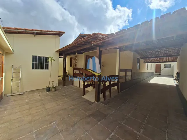 Casa com 250m² 3 quartos e 2 banheiros, à venda, no bairro Candeias em Vitória da Conquista