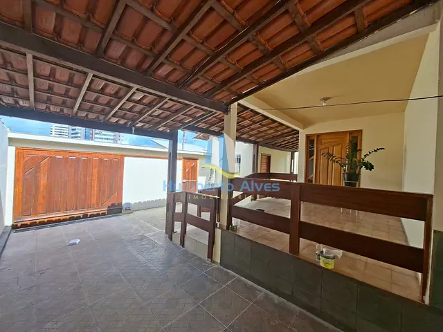 Casa com 250m² 3 quartos e 2 banheiros, à venda, no bairro Candeias em Vitória da Conquista