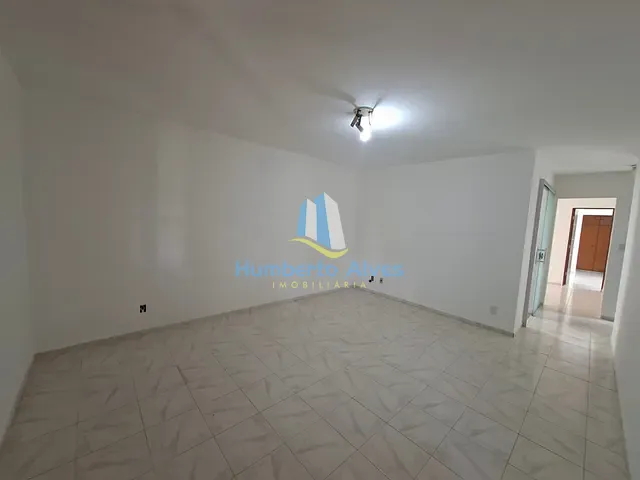Casa com 250m² 3 quartos e 2 banheiros, à venda, no bairro Candeias em Vitória da Conquista