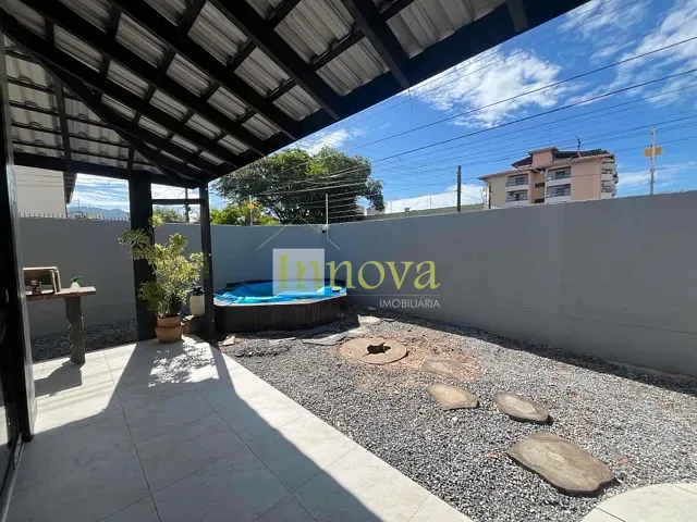 Casa com 300m² 3 quartos e 5 banheiros, à venda, no bairro Indaiá em Caraguatatuba