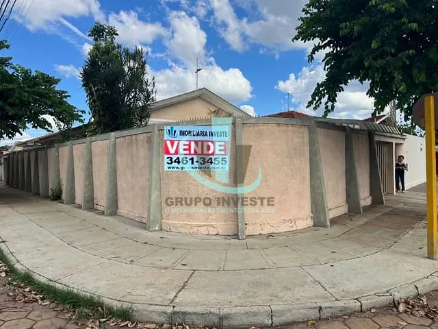 Casa com 325m² 3 quartos e 2 banheiros, à venda, no bairro JARDIM PAULISTANO (VILA XAVIER) em ARARAQUARA