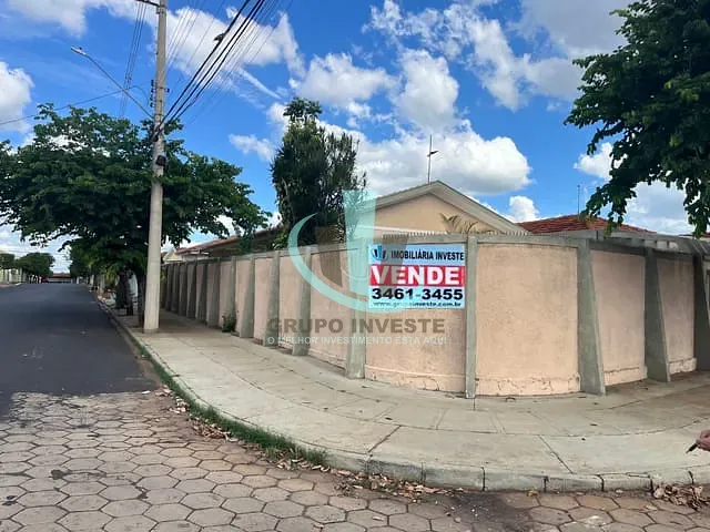 Casa com 325m² 3 quartos e 2 banheiros, à venda, no bairro JARDIM PAULISTANO (VILA XAVIER) em ARARAQUARA