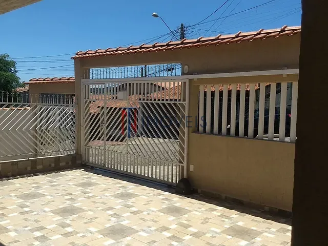 Casa com 250m² 3 quartos e 3 banheiros, à venda, no bairro Centro em Bom Jesus dos Perdões
