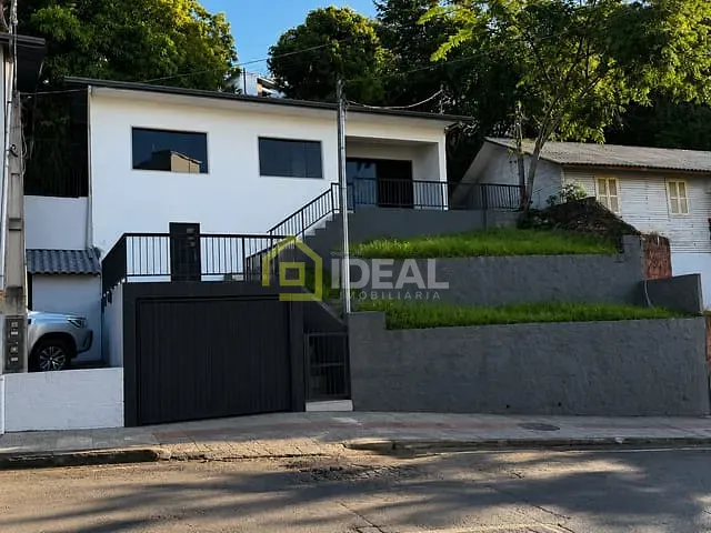 Casa com 125m² 4 quartos e 2 banheiros, à venda, no bairro Centro em Concórdia