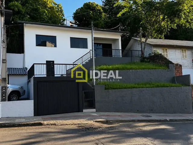 Casa com 125m² 4 quartos e 2 banheiros, à venda, no bairro Centro em Concórdia