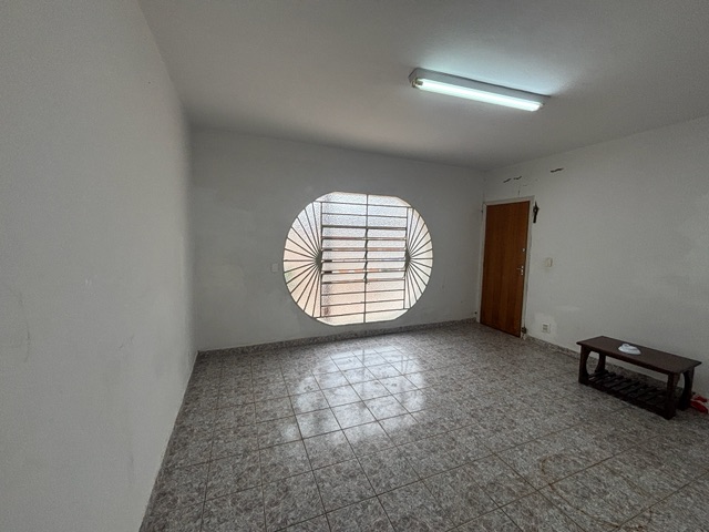 Casa com 200m² 3 quartos e 2 banheiros, para alugar, no bairro Vila Maria Luiza em Jundiaí