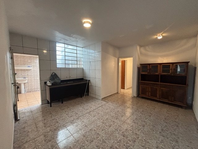 Casa com 200m² 3 quartos e 2 banheiros, para alugar, no bairro Vila Maria Luiza em Jundiaí