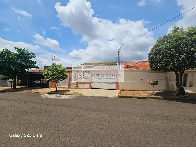 Casa com 275m² 4 quartos e 4 banheiros, à venda, no bairro Pacaembu em Londrina