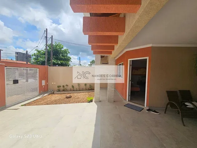 Casa com 275m² 4 quartos e 4 banheiros, à venda, no bairro Pacaembu em Londrina