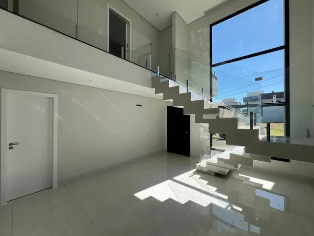 Casa com 10m² 3 quartos e 5 banheiros, à venda, no bairro Olímpico em Londrina