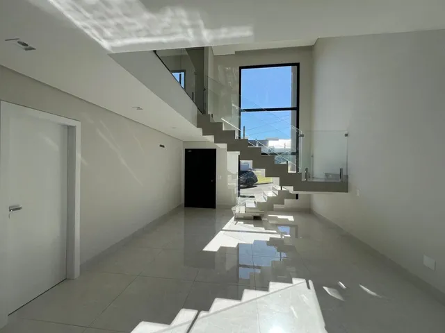 Casa com 10m² 3 quartos e 5 banheiros, à venda, no bairro Olímpico em Londrina