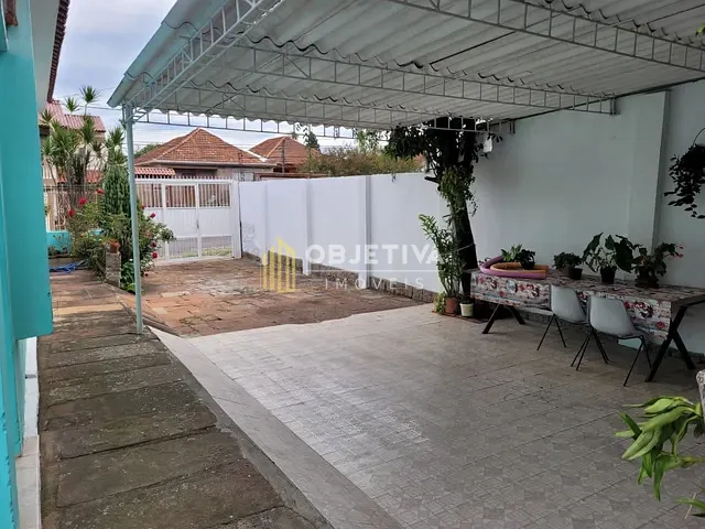 Casa com 330m² 3 quartos e 1 banheiro, à venda, no bairro Medianeira em Porto Alegre