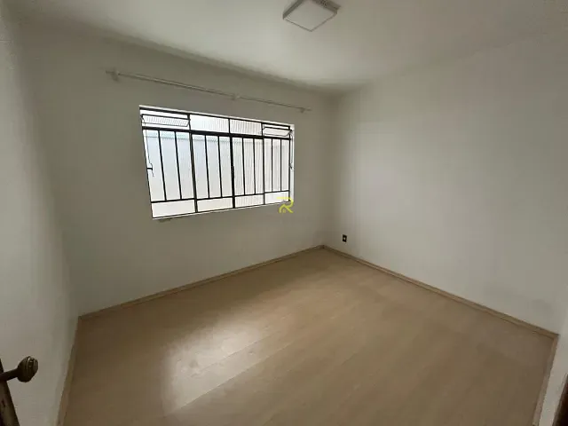 Casa com 471m², à venda ou para alugar, no bairro Trianon em Guarapuava